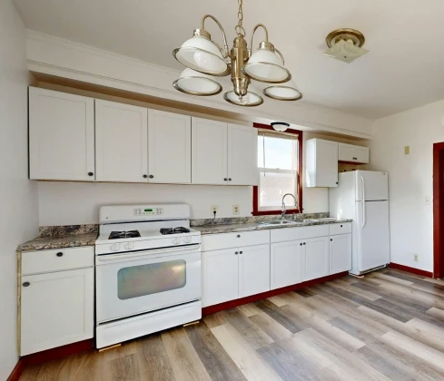 Bespoke kitchen cabinets and custom furniture in Dubai home