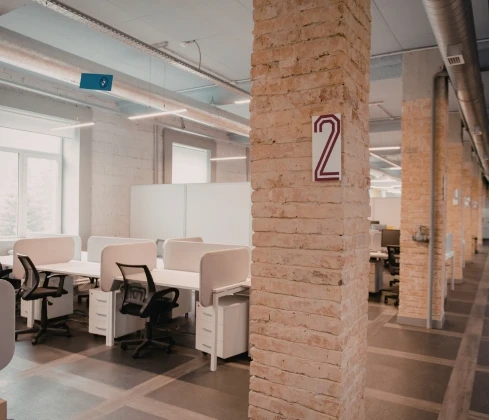 Executive office workstation designed with premium finishes and comfort